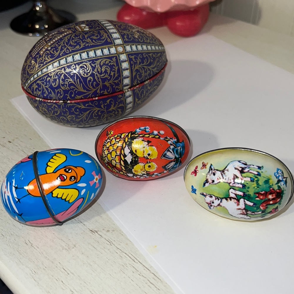 4 vintage tin Hong Kong & unmarked Easter egg candy container